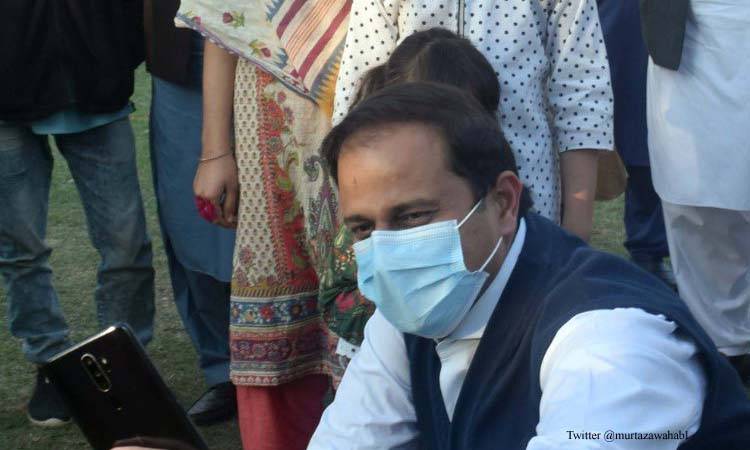 Murtaza Wahab orders authorities to fix sewerage line issue