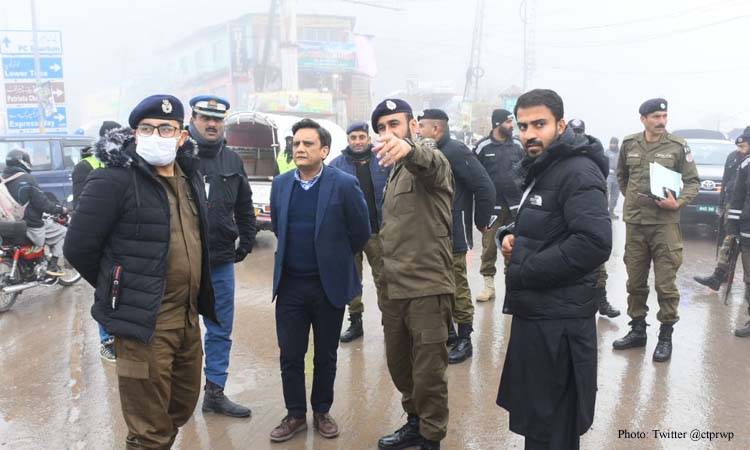 Tourists stuck in Murree yet again amid heavy snowfall