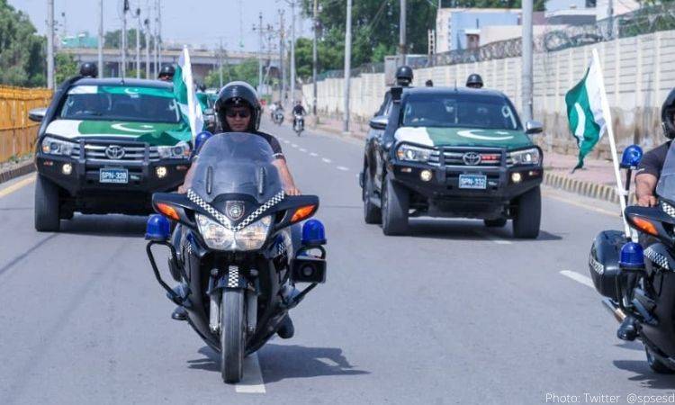 Sindh govt replaces Karachi's top cop