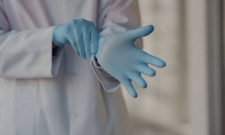 KPK fires 8 doctors for using fraudulent transfer orders