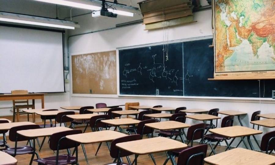 SESSI officials sealed private school in Karachi