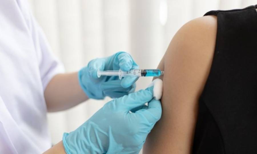 Sindh govt closes COVID-19 vaccination centre in Karachi 