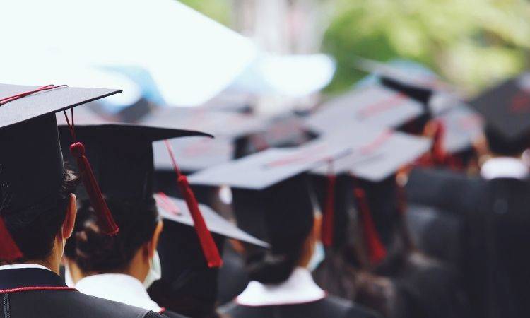 KMDC to get university status in next Sindh Assembly session