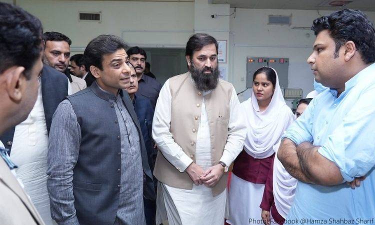 CM Hamza visits Civil Hospital Bahawalpur, orders best treatment of a minor