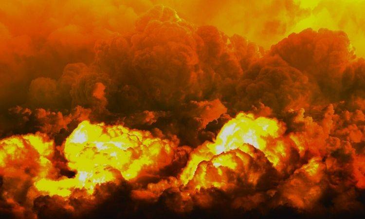 Massive bomb blast in Kharadar neighbourhood shocks Karachi