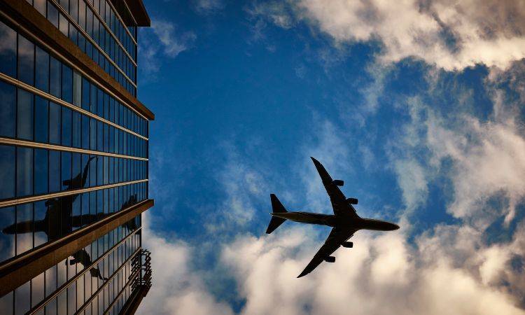 PIA airliner en route to Karachi escapes a serious accident