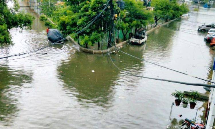 Karachiites discover dead body floating