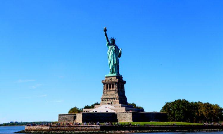 Pakistani doctors can neither study nor work in USA without WFME