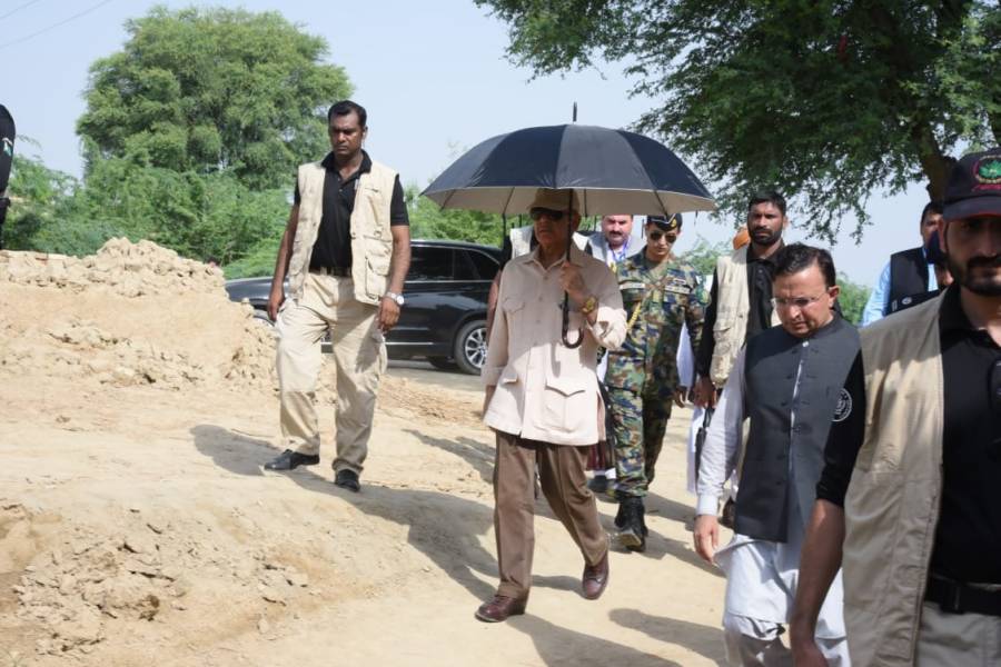 PM Shahbaz Sharif visits Tank to help flood victims