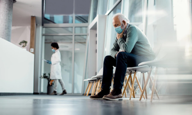 Royal College of Surgeons England criticises record hospital waiting list 