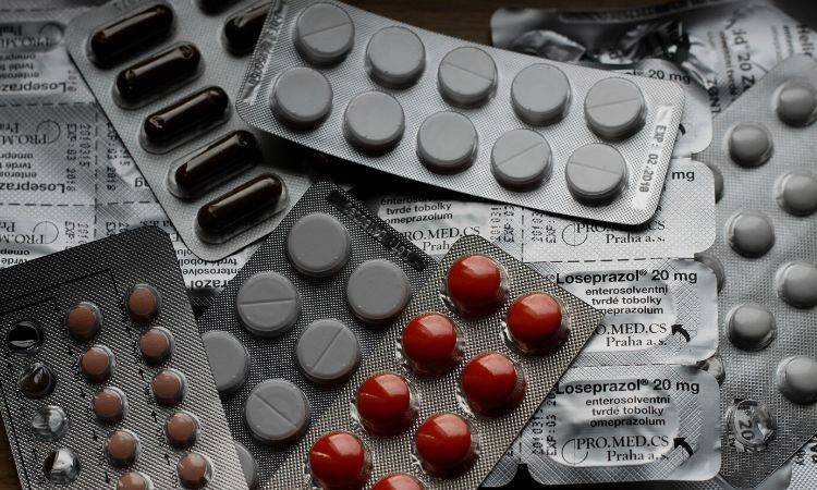 Healthcare minister encourages local raw material for drugs