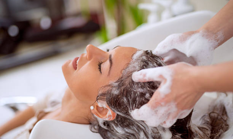 Woman experiences the ‘Beauty Parlour Stroke Syndrome’ at salon