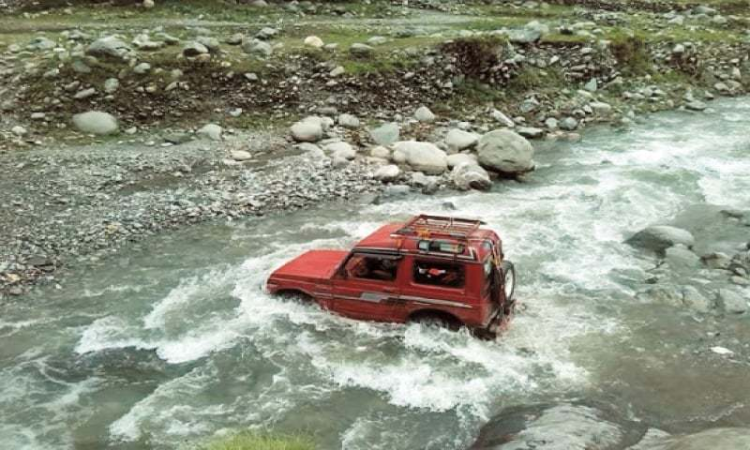 Six women die in accident at Neelum Valley 