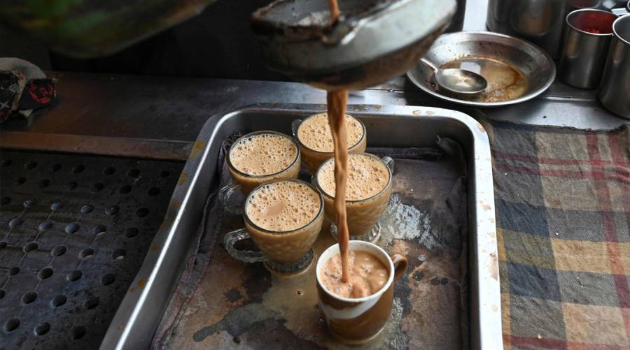 Doctors warn of health risks from roadside tea in Pakistan