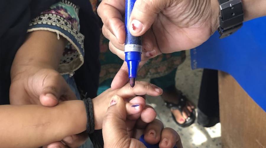 WHO meeting on polio surveillance with global health experts during Pakistan travel restrictions announcement.
