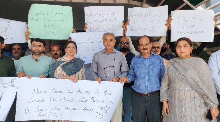 Group of Jinnah Sindh Medical University (JSMU) faculty and staff holding placards in support of the Pakistan Army during a protest rally against Indian aggression.