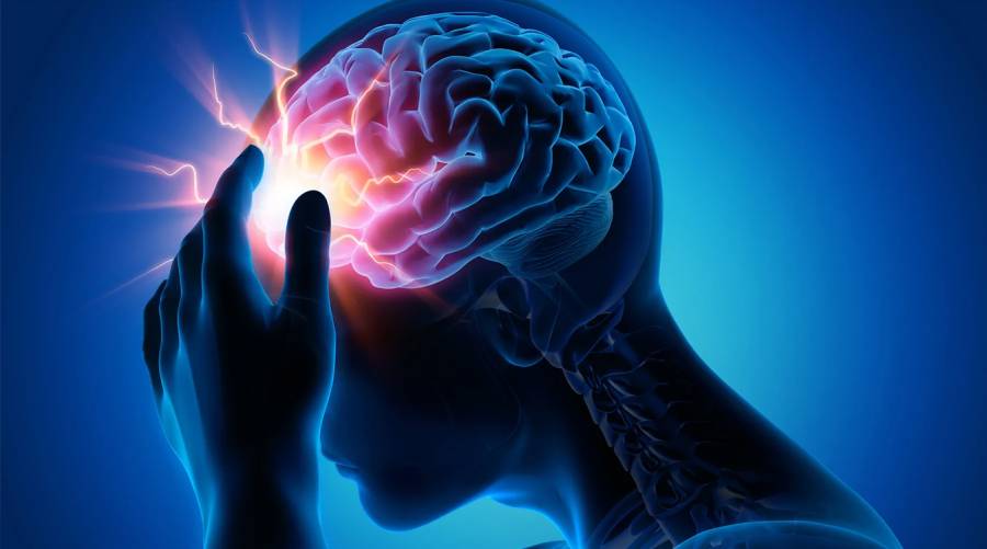 Natural remedies for migraine relief without medication, including hydration, cold compress, and essential oils.