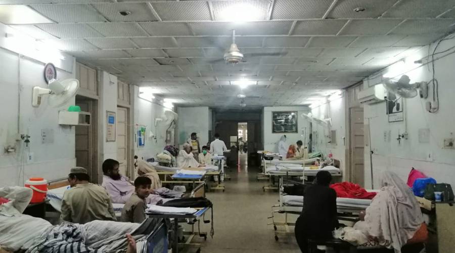 Healthcare staff in an ICU setting with no mobile phones, highlighting Punjab’s new emergency care directive