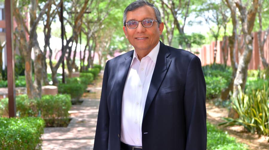 Dr Zulfiqar Bhutta receives Virchow Prize 2025 for global health impact in maternal and child care