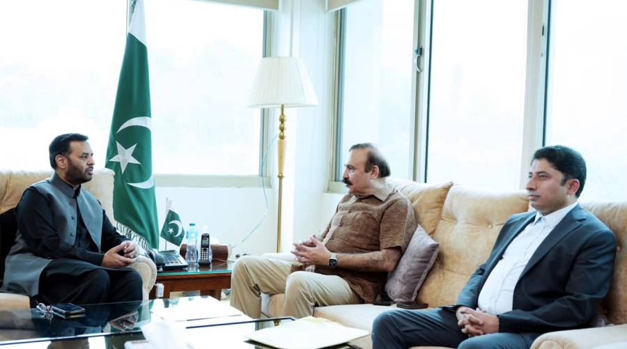 Imran Muhammad Nazir, CEO of Educational Advisor (owner of nine Kyrgyz medical universities including IUK‑ISM), with Federal Health Minister Syed Mustafa Kamal and Dr. Fazal Hussain Chaudhry during a meeting in Islamabad on July 28, 2025, to strengthen Pakistan–Kyrgyzstan medical education ties.