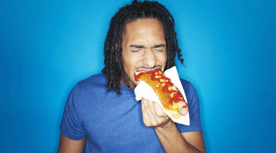Study links inflammatory and ultra-processed foods to increased Crohn’s disease risk, while Mediterranean diet reduces risk.