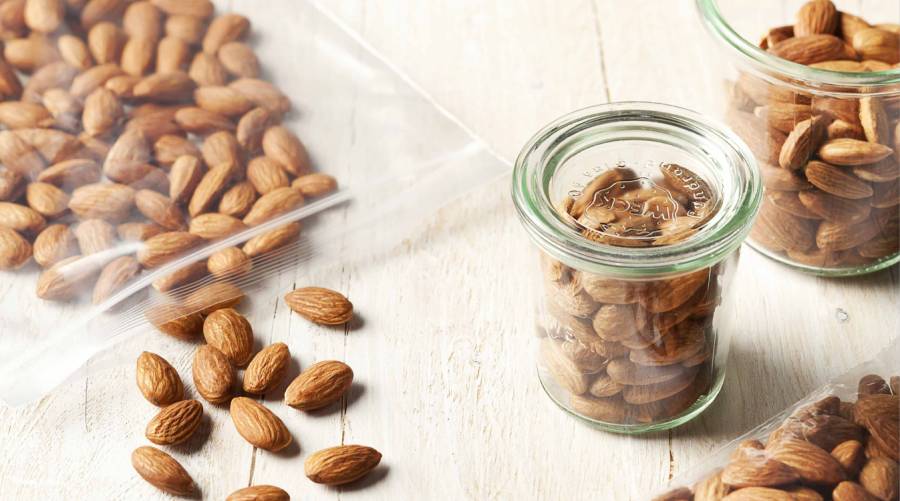 A handful of almonds shown as a healthy snack linked to reduced oxidative stress and improved antioxidant defenses.