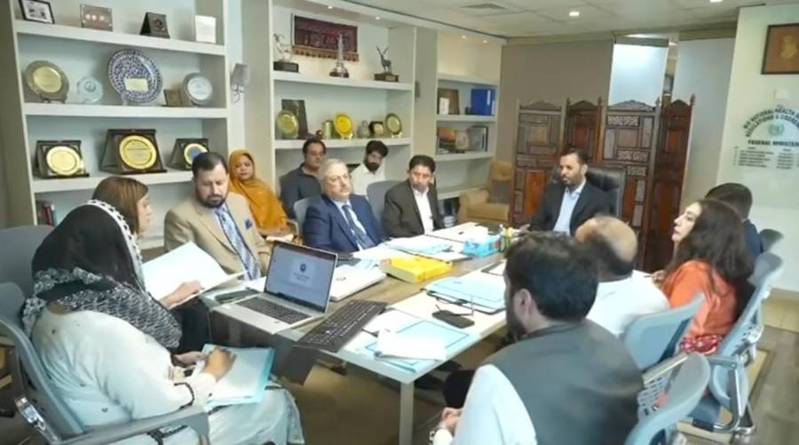 PMDC President Dr. Rizwan Taj and Federal Health Minister Syed Mustafa Kamal announce major reforms for foreign medical graduates in Pakistan.