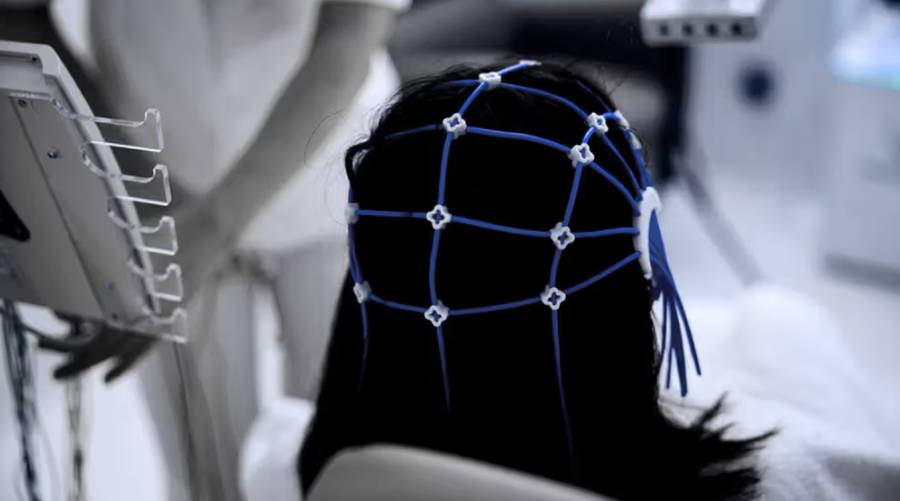 Fastball EEG test offers a fast and stress-free way to detect early memory decline linked to Alzheimer’s disease.