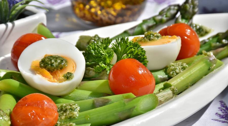 Healthy diets and sustainable food systems can prevent chronic diseases and protect the planet.