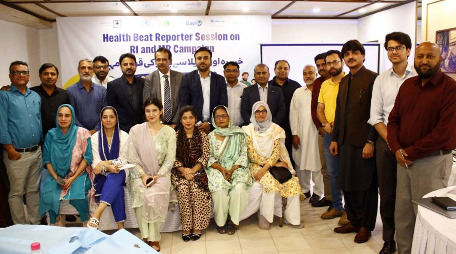 Representatives from EPI Sindh, UNICEF, and WHO engage with media professionals during a briefing on the Measles-Rubella and Polio vaccination campaigns set for November 2025.