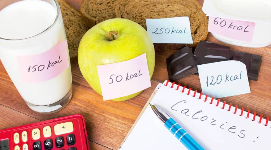 Person tracking calorie intake for weight loss using a mobile app and healthy food choices.