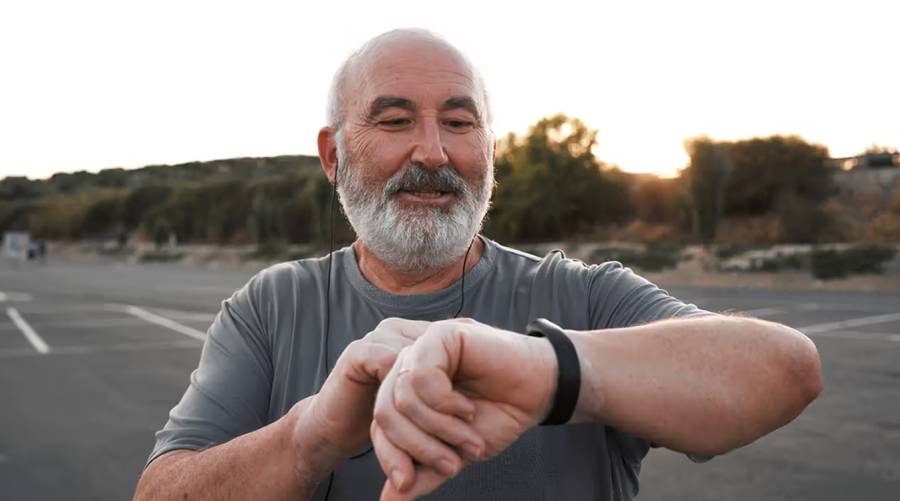 Men exercising outdoors to improve heart health as new study shows they need more physical activity than women for the same benefits.