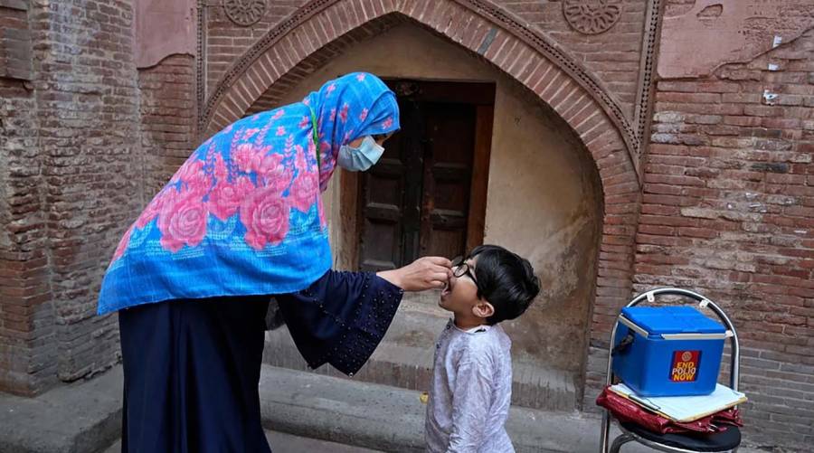 A polio vaccination drive in Khyber Pakhtunkhwa highlights Pakistan’s ongoing efforts to eradicate poliovirus following confirmation of the country’s 31st polio case in 2025.