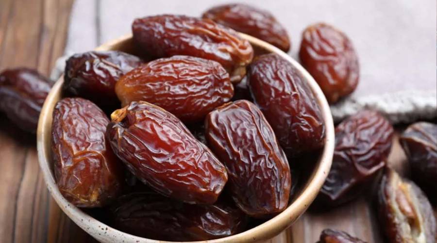Dates as a natural source of energy and digestive support.