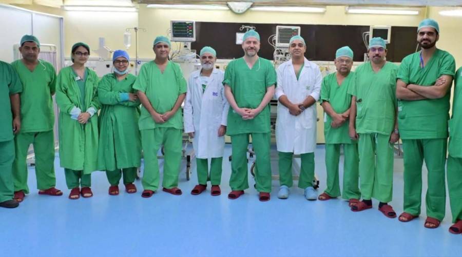 SIUT introduces advanced Thulium Laser technology for enlarged prostate treatment, combining international expertise, minimally invasive surgery, and enhanced patient safety to advance urological care in Pakistan.