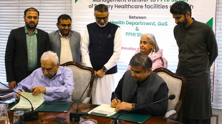 Officials from the Sindh Health Department and PPHI Sindh sign an agreement transferring management of remaining primary healthcare facilities across Sindh.