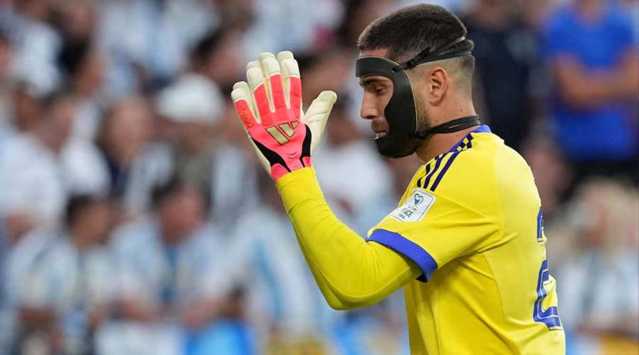 Algeria goalkeeper Luca Zidane wears a protective facial mask during a FIFA World Cup 2026 group-stage match against Argentina after suffering a facial injury, highlighting growing concerns over facial trauma in elite football.