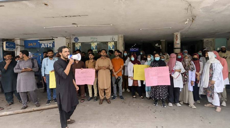 Doctors continue indefinite protest at NICH Karachi over alleged security concerns while emergency healthcare services remain operational.