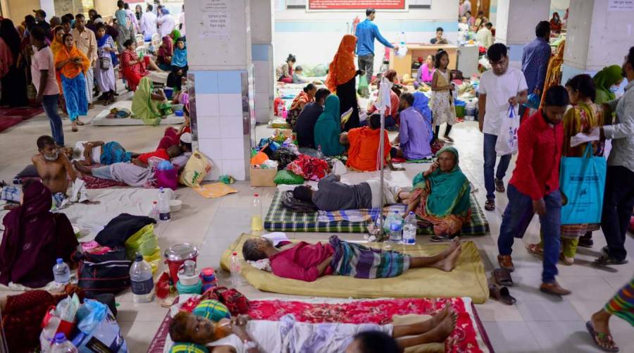 Dengue patients receiving treatment at a hospital in Bangladesh amid a 2026 outbreak