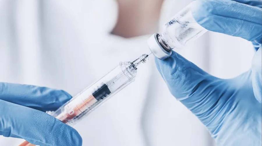 Healthcare professional administering a seasonal influenza vaccine into an adult’s upper arm.
